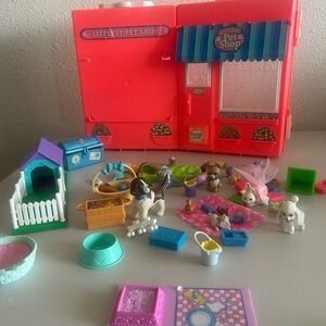 Vintage Littlest Pet Shop Playset with Accessories Kenner carry case -
